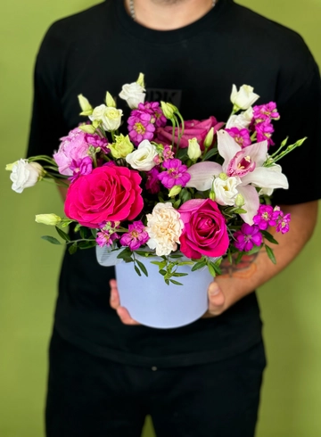 Композиция в коробке «Маджента» от интернет-магазина цветов в 